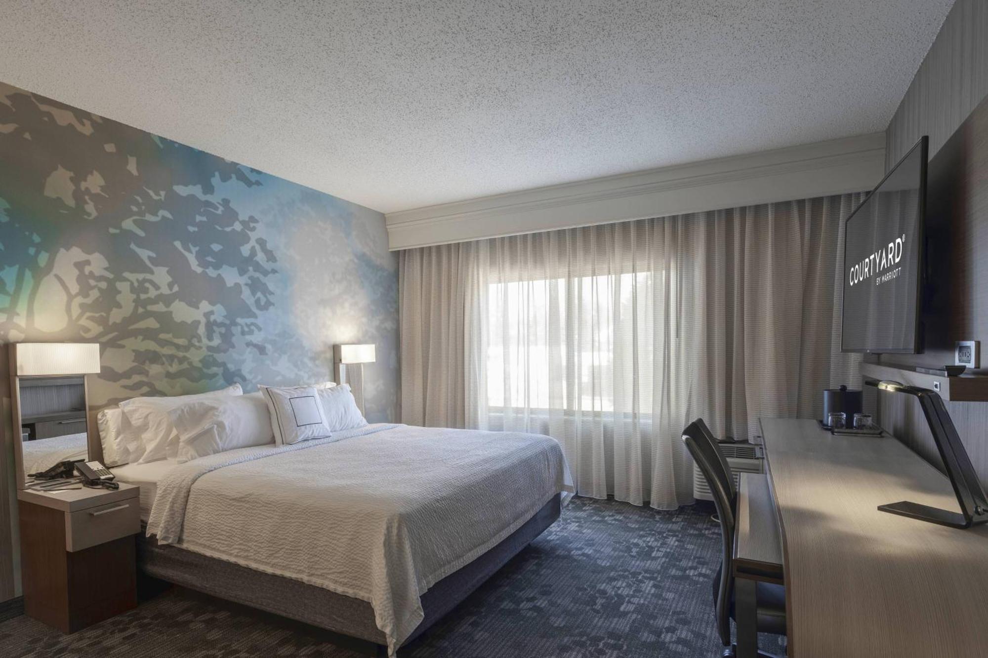 Courtyard By Marriott Cleveland Hotel
