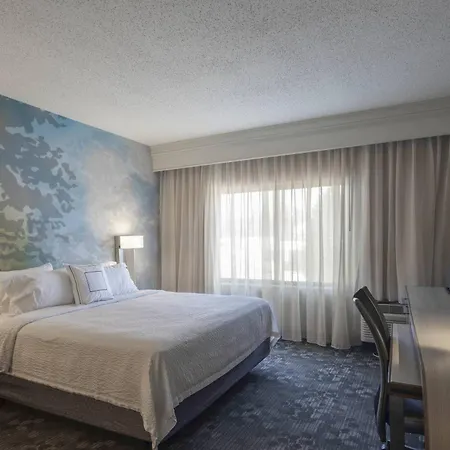 Courtyard By Marriott Cleveland Willoughby Hotel Exterior photo