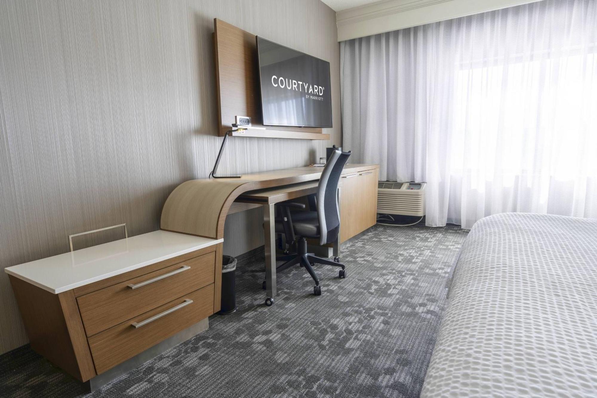 Hotel Courtyard By Marriott Cleveland 3*